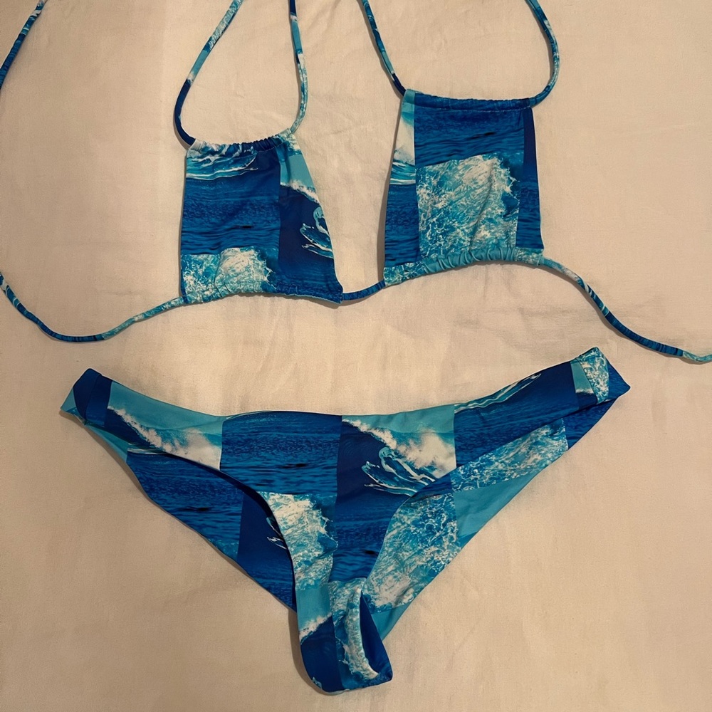 Frankie’s Bikinis Set